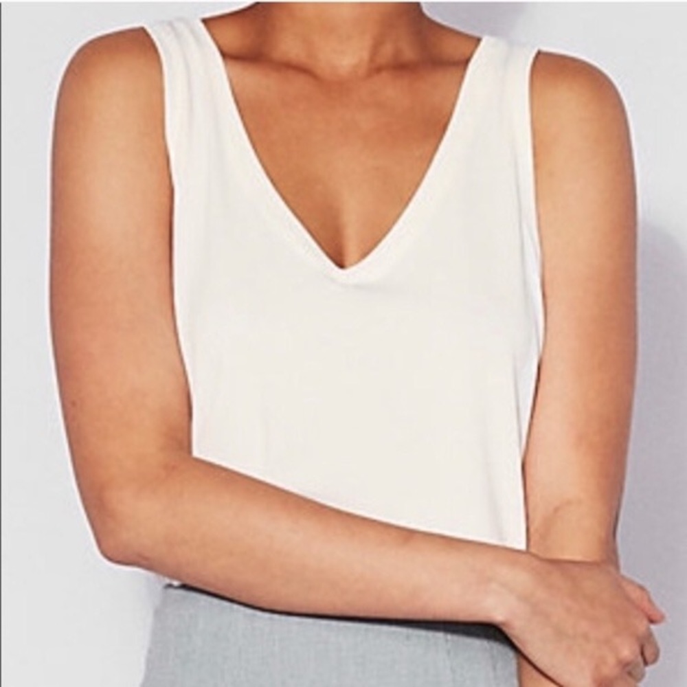Express v-beck essentials sleeveless top